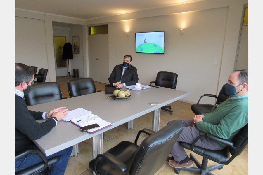 Visitó nuestra ciudad el gerente del Banco Nación, sucursal Gualeguay, quien fue recibido por el intendente Hassell 