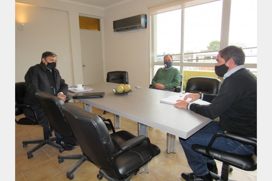 Visitó nuestra ciudad el gerente del Banco Nación, sucursal Gualeguay, quien fue recibido por el intendente Hassell 