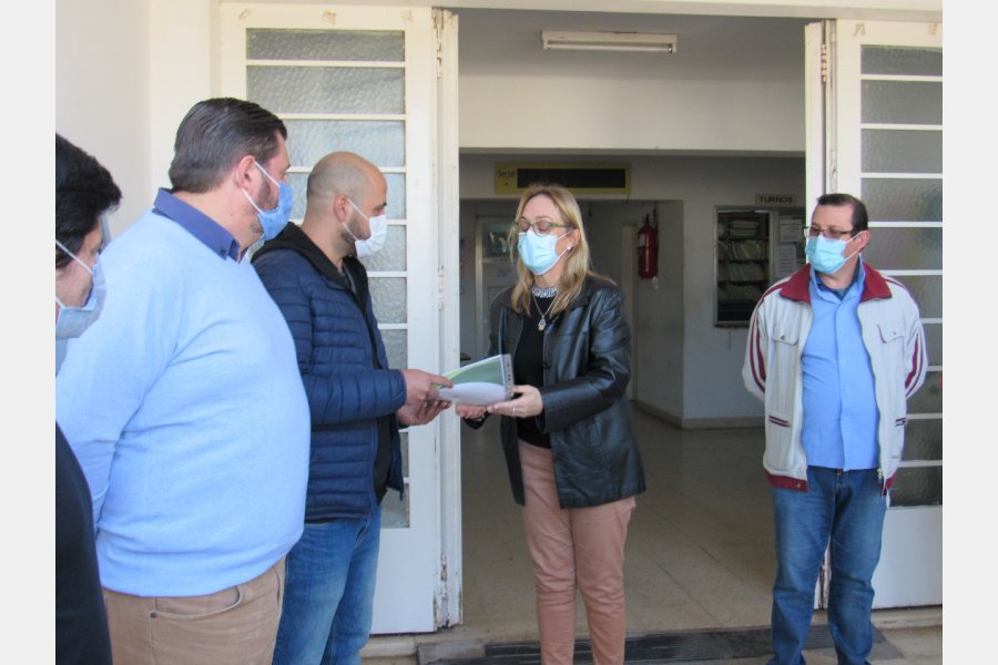 “En salud es indispensable trabajar juntos”, dijo el intendente Hassell, en el acto de asunción del nuevo director del “San Isidro Labrador”