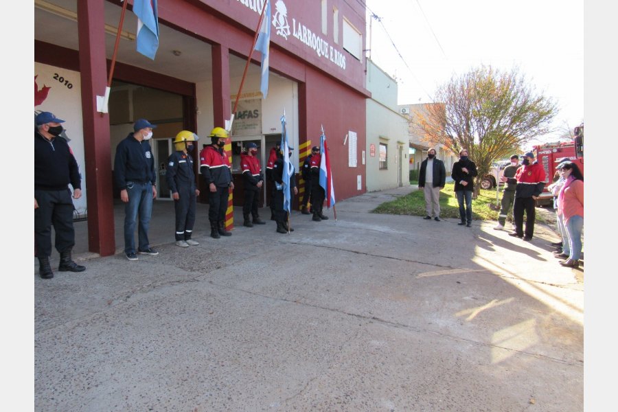 Larroque saludo a los Bomberos Voluntarios en su día