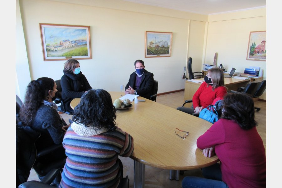 El intendente recibió a la Comisión de la Biblioteca Popular