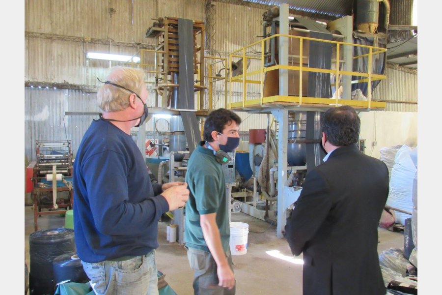 El intendente Hassell visitó la empresa local Recypol  