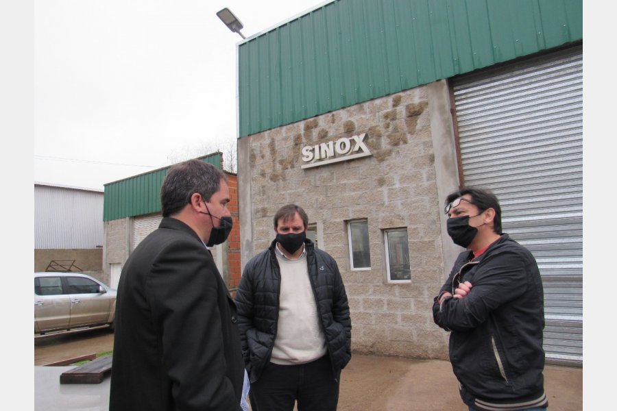 El intendente Hassell visitó la empresa Sinox de Larroque