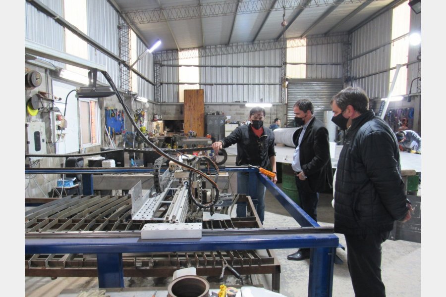 El intendente Hassell visitó la empresa Sinox de Larroque