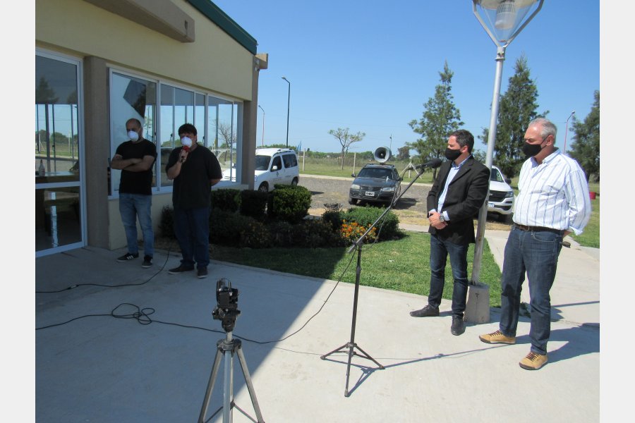 En la conferencia de prensa, realizada al aire libre, en el polideportivo, se brindaron detalles de las acciones realizadas 