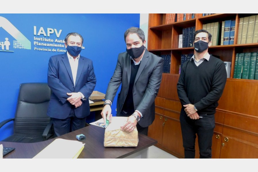 Tres propuestas se presentaron para construir un nuevo complejo habitacional de 16 viviendas en Larroque