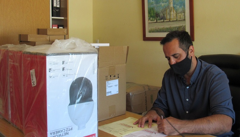 La Municipalidad de Larroque trabaja en la colocación de las nuevas cámaras de seguridad 