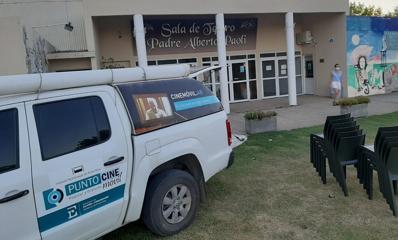 Larroque recibió el Cinemóvil de Instituto Audiovisual de Entre Ríos