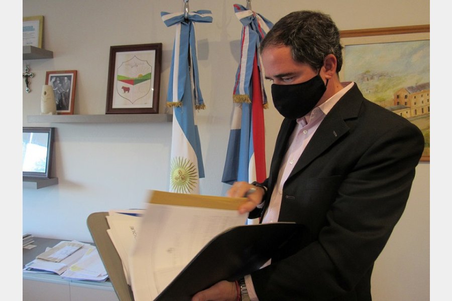 El intendente de Larroque recibió el alta y retomó las actividades en su despacho 