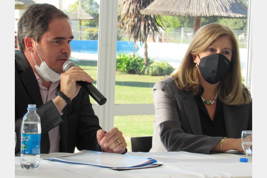 La ministra de gobierno provincial felicitó a la comunidad y al intendente de Larroque por ser “una ciudad organizada y trabajadora”