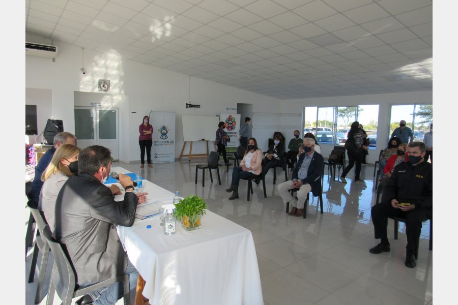 La ministra de gobierno provincial felicitó a la comunidad y al intendente de Larroque por ser “una ciudad organizada y trabajadora”