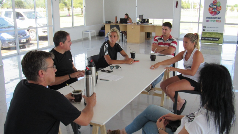 El intendente encabezó un encuentro junto al equipo de Deportes para proyectar el año en el Poli y las diversas actividades del área