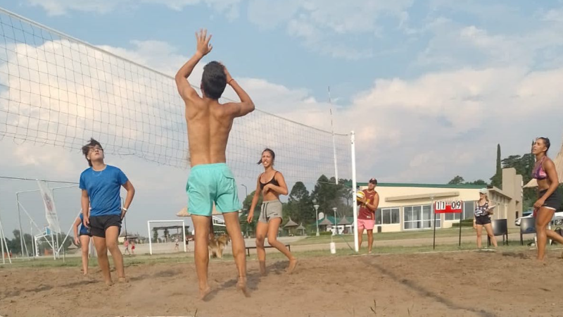 Torneo de Beach Voley mixto en el Polideportivo Municipal