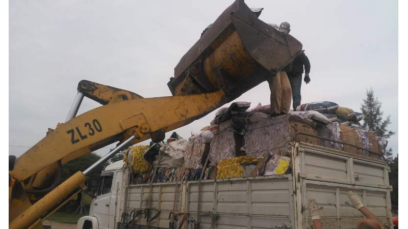 Material recuperado para reciclar en Larroque