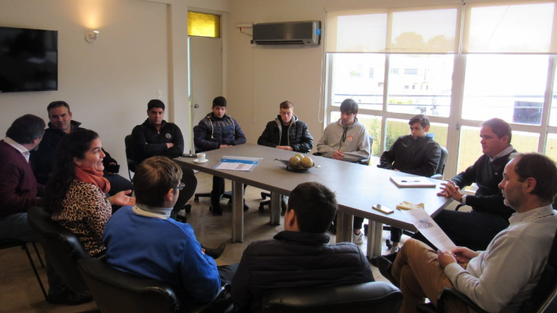 La Municipalidad de Larroque y alumnos de la Escuela Técnica coordinan y articulan emprendimientos para la ciudad