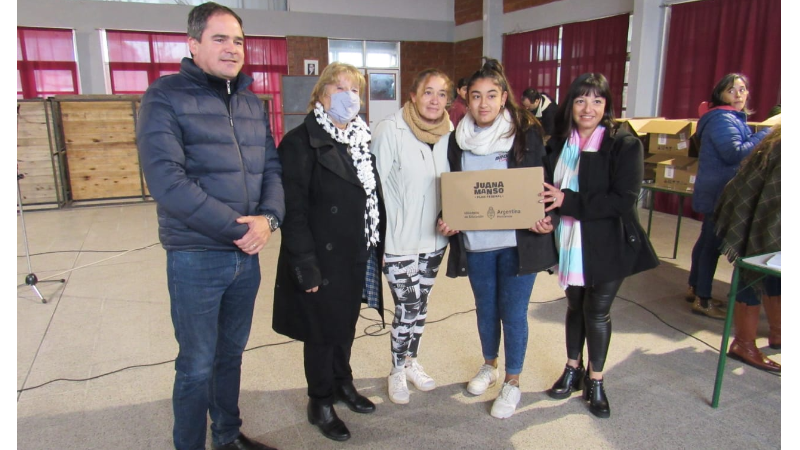 Se entregaron netbooks en Larroque del Plan Federal “Juana Manso-Conectar Igualdad”