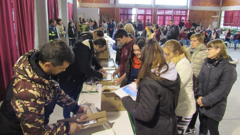 Se entregaron netbooks en Larroque del Plan Federal “Juana Manso-Conectar Igualdad”