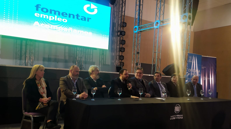 Larroque participó de la presentación del Programa “Fomentar empleo”