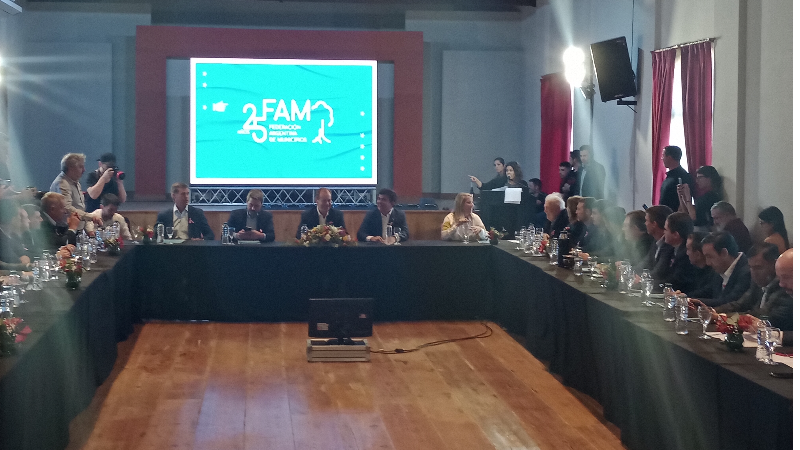 “Fue un encuentro enriquecedor, que nos valora como ciudad”, dijo Hassel en la reunión de la Federación Argentina de Municipios