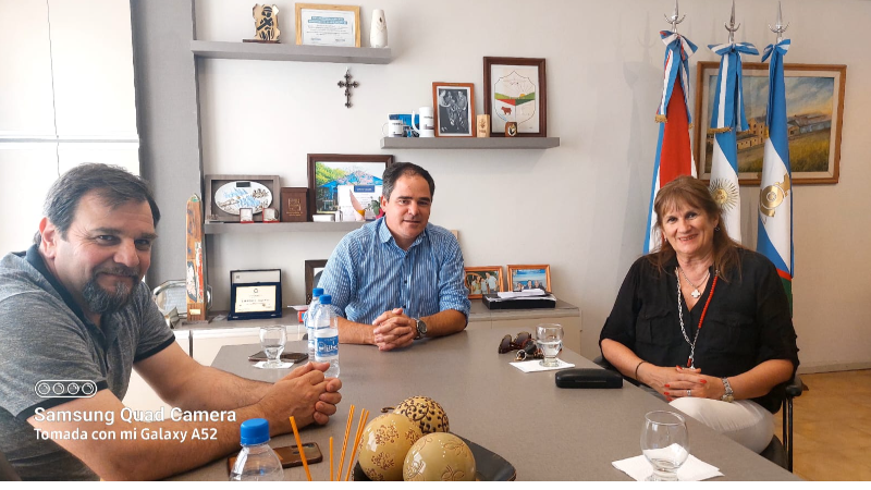 El intendente de Larroque recibió a la titular de la Corporación del Desarrollo de Gualeguaychú