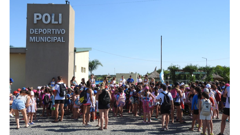 Colonia de Vacaciones en el Polideportivo de Larroque