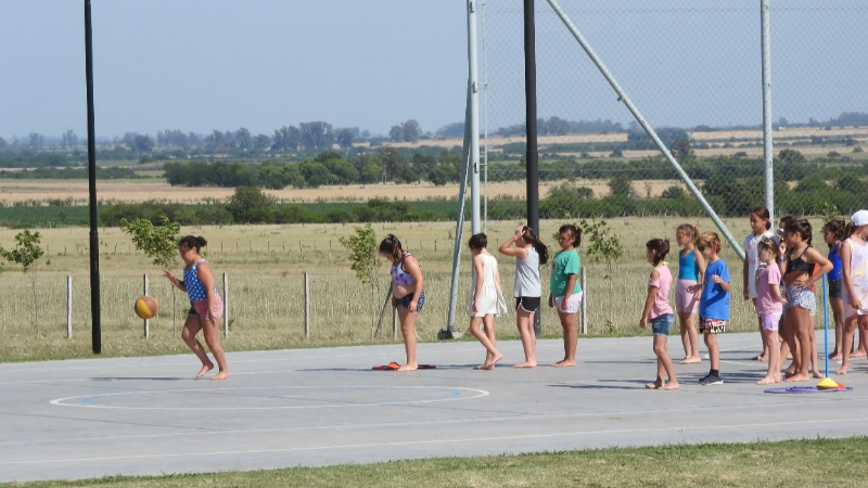 Colonia de Vacaciones en el Polideportivo de Larroque