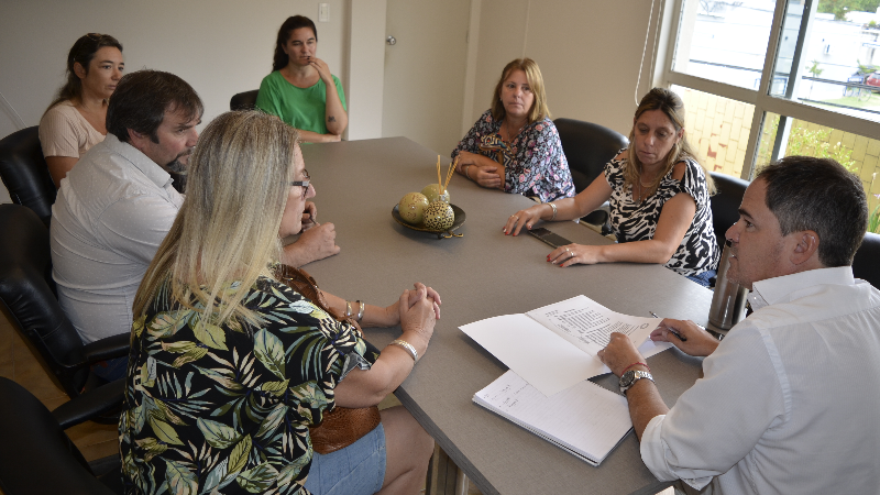 La Escuela Nº 93 “Faustino Suárez” de Larroque recibió un aporte de la Municipalidad