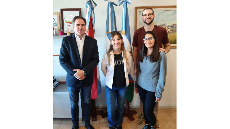 El intendente de Larroque recibió la visita de un matrimonio francés