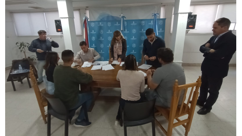 Se suscribieron escrituras en Larroque de viviendas adjudicadas por el IAPV