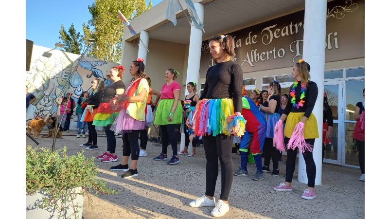 Se realizó “Gurisada en la plaza”, un programa sobre el juego para festejar el Día de los Jardines y docentes