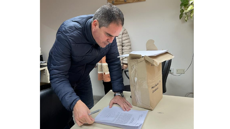Larroque recibió juguetes de la Dirección General de Aduanas