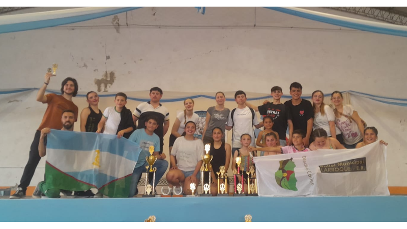 El Ballet Municipal “Desde el Cauce” participó del Certamen Nacional e Internacional “Entrerriano Tagüe”