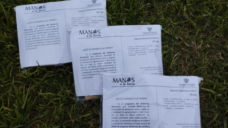 Entrega de semillas para huertas comunitarias en Larroque