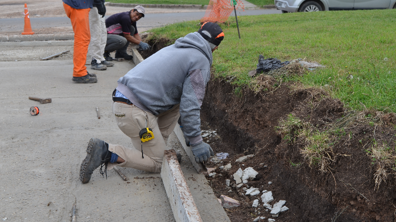 Avanza en la pavimentación de calle Cevey en Larroque
