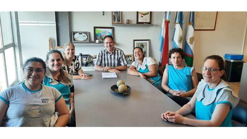 Personal del CDI “Barquito de Papel” se reunió con el intendente y realiza la entrega de carpetas este lunes