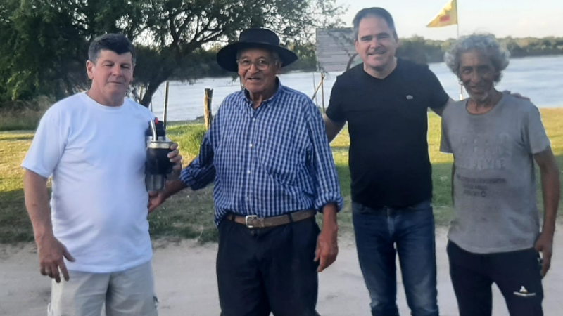 Una escultura de hierro del artista Abel Ramírez ilustra una de las principales actividades de Paso “El Corralito”