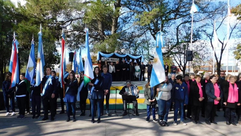 EL MUNICIPIO DE LARROQUE CONMEMORÓ LA REVOLUCIÓN DE MAYO