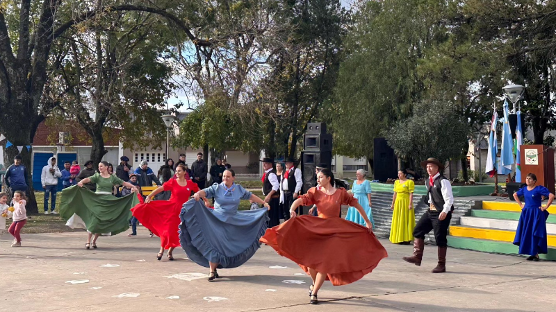 EL MUNICIPIO DE LARROQUE CONMEMORÓ LA REVOLUCIÓN DE MAYO