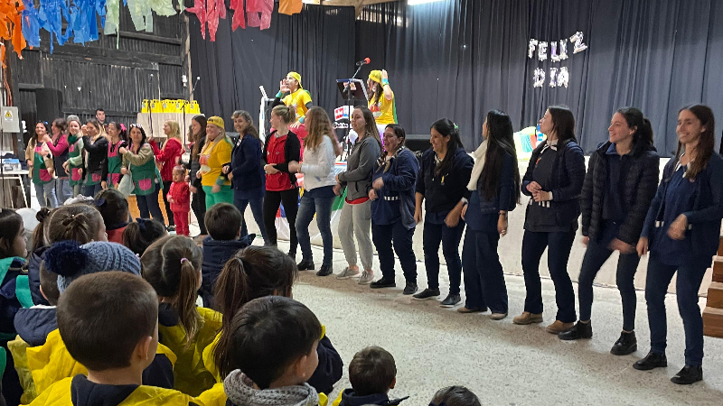 LARROQUE CELEBRÓ EL DIA DE LOS JARDINES DE INFANTES Y DE LA MAESTRA JARDINERA