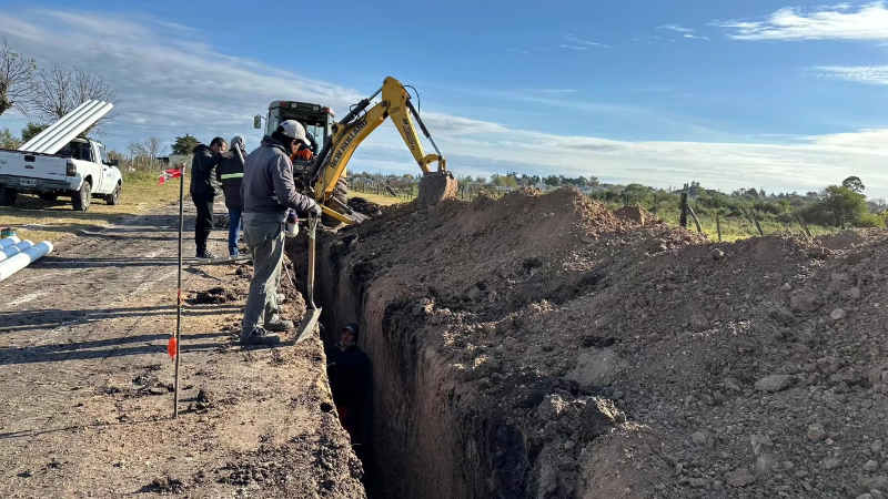 OBRAS PUBLICAS: EL MUNICIPIO REALIZA OBRAS DE CLOACAS EN DIFERENTES ZONAS DE LA CIUDAD
