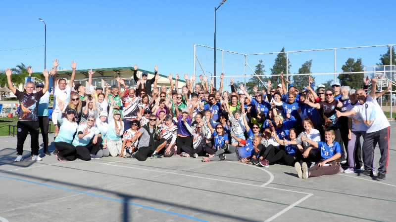 ENCUENTRO DEPORTIVO Y RECREATIVO DE ADULTOS MAYORES EN EL POLIDEPORTIVO MUNICIPAL