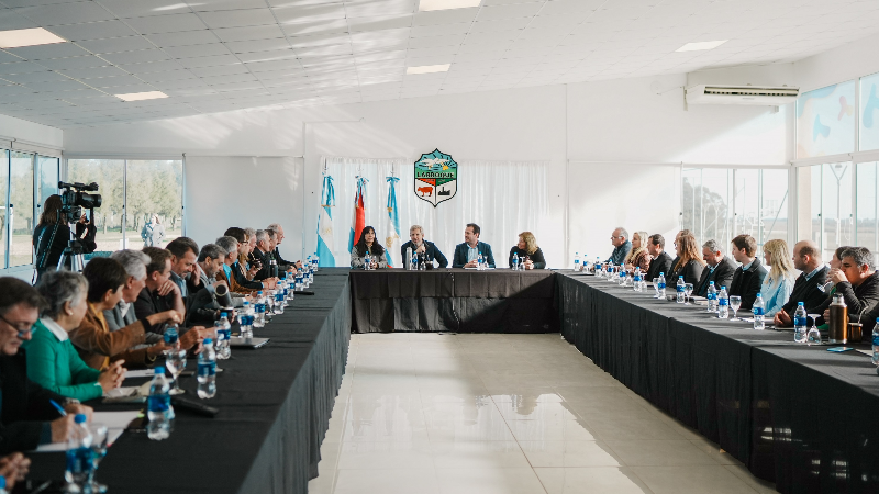 REUNION DE GABINETE CONJUNTO EN LARROQUE