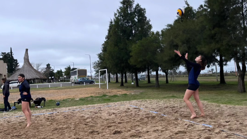 "EL EQUIPO FEMENINO SUB. 16 DE VÓLEY PLAYA DE LARROQUE SE CONSAGRÓ CAMPEÓN ZONAL Y AVANZA A LA FINAL PROVINCIAL"