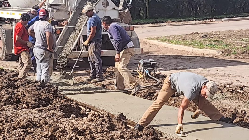 AVANZAN LAS OBRAS DE CORDÓN CUNETA EN CALLE SARGENTO CABRAL