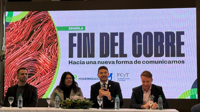 LARROQUE PRESENTE EN EL ENCUENTRO PROVINCIAL "FIN DEL COBRE" SOBRE EL FUTURO DE LAS TELECOMUNICACIONES