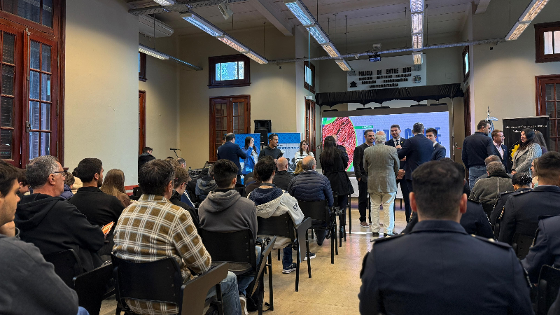LARROQUE PRESENTE EN EL ENCUENTRO PROVINCIAL "FIN DEL COBRE" SOBRE EL FUTURO DE LAS TELECOMUNICACIONES