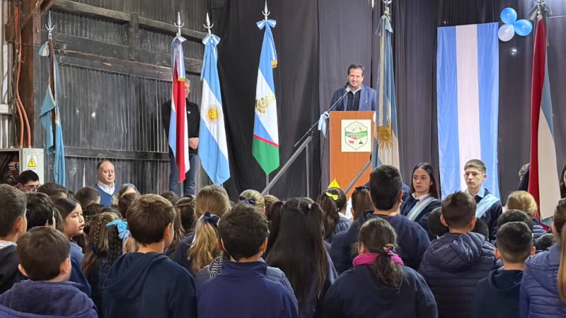 ACTO OFICIAL POR EL DÍA DE LA BANDERA Y PROMESA DE LEALTAD EN LARROQUE