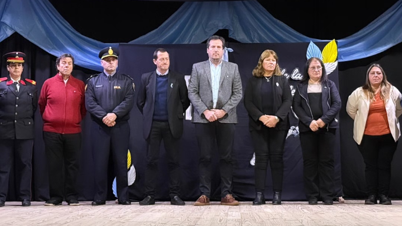 LARROQUE CELEBRÓ EL DÍA DE LA INDEPENDENCIA CON UN EMOTIVO ACTO OFICIAL