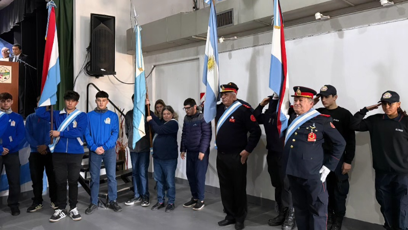 LARROQUE CELEBRÓ EL DÍA DE LA INDEPENDENCIA CON UN EMOTIVO ACTO OFICIAL