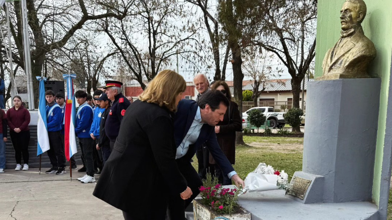 LARROQUE RINDIÓ HOMENAJE AL GENERAL SAN MARTÍN EN UN EMOTIVO ACTO